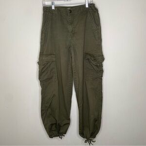 Levi’s ‘94 Baggy Cargo Twill Ankle Pants in Army Green, size 29